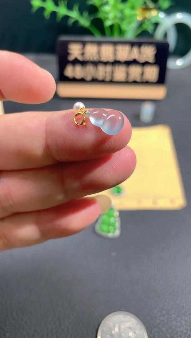 翡翠18K金镶嵌颈饰翡翠