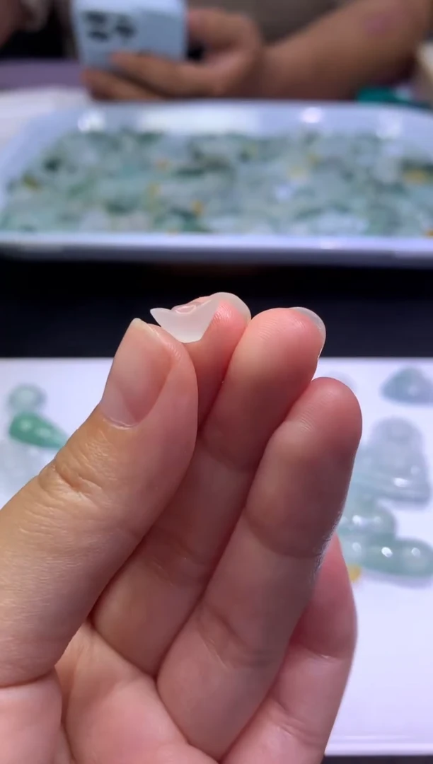 未镶嵌定制翡翠毛货