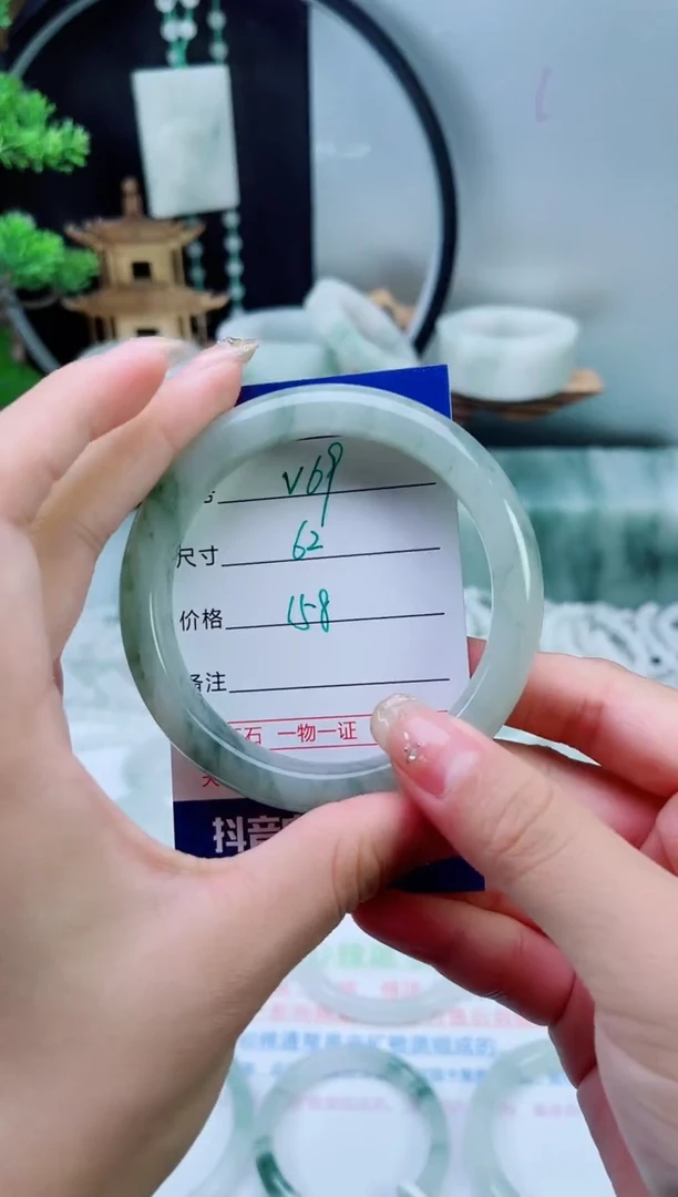 未镶嵌手镯石英质玉（天山翠）69