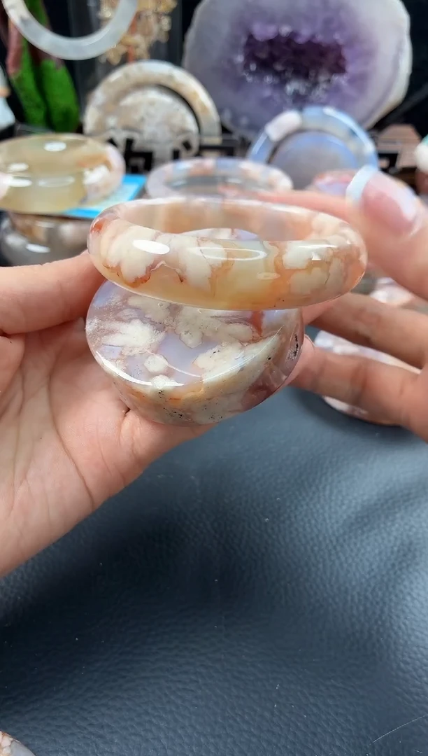 未镶嵌手镯（圆镯）石英质玉58
