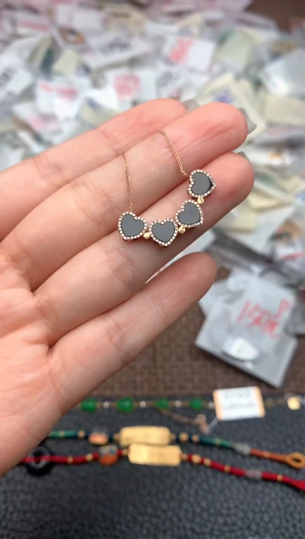 18K金镶嵌挂件翡翠一