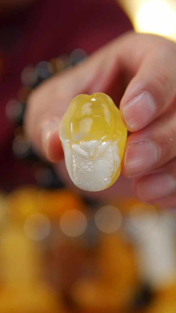 【闪购商品】蜜蜡颈饰未镶嵌11.8金瓷白人鱼吊坠