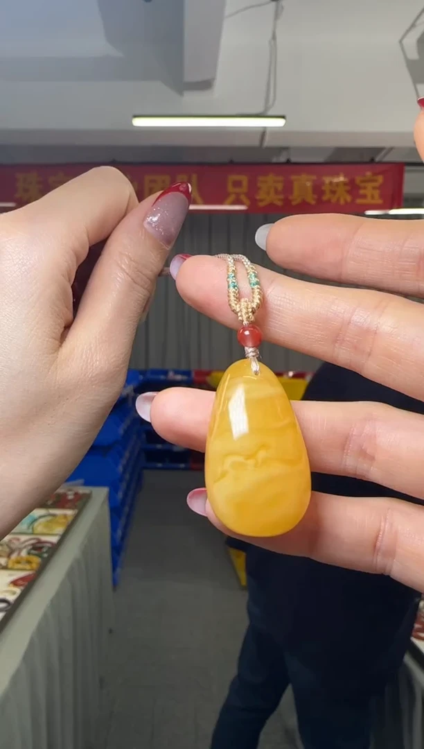 【闪购商品】蜜蜡吊坠(不含链)未镶嵌俄料鸡油黄蜜蜡吊坠水滴约6g