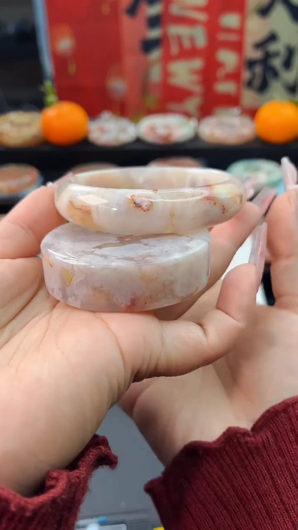 【闪购商品】石英质玉手镯未镶嵌赠送镯心（61圈口）无证书