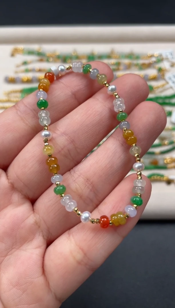 18K金镶嵌手串翡翠一条   P315