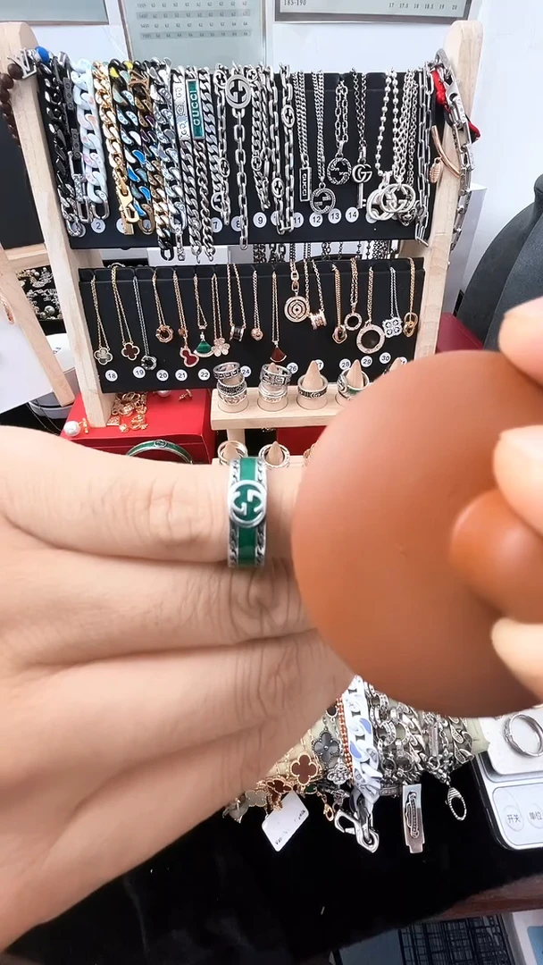 瓷片好*的lkojoiyhgugu55555