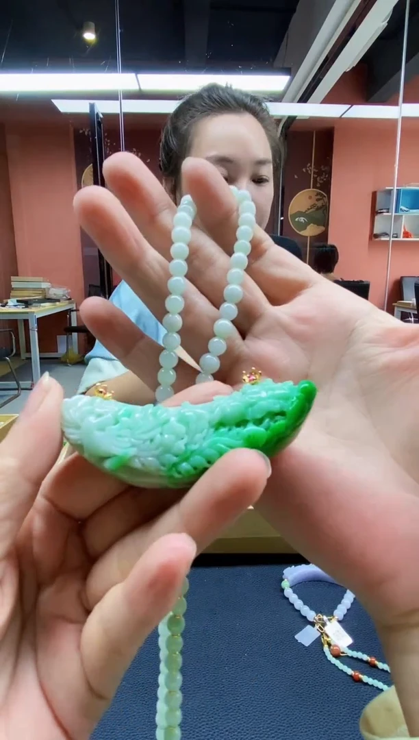 颈饰未镶嵌翡翠吊坠