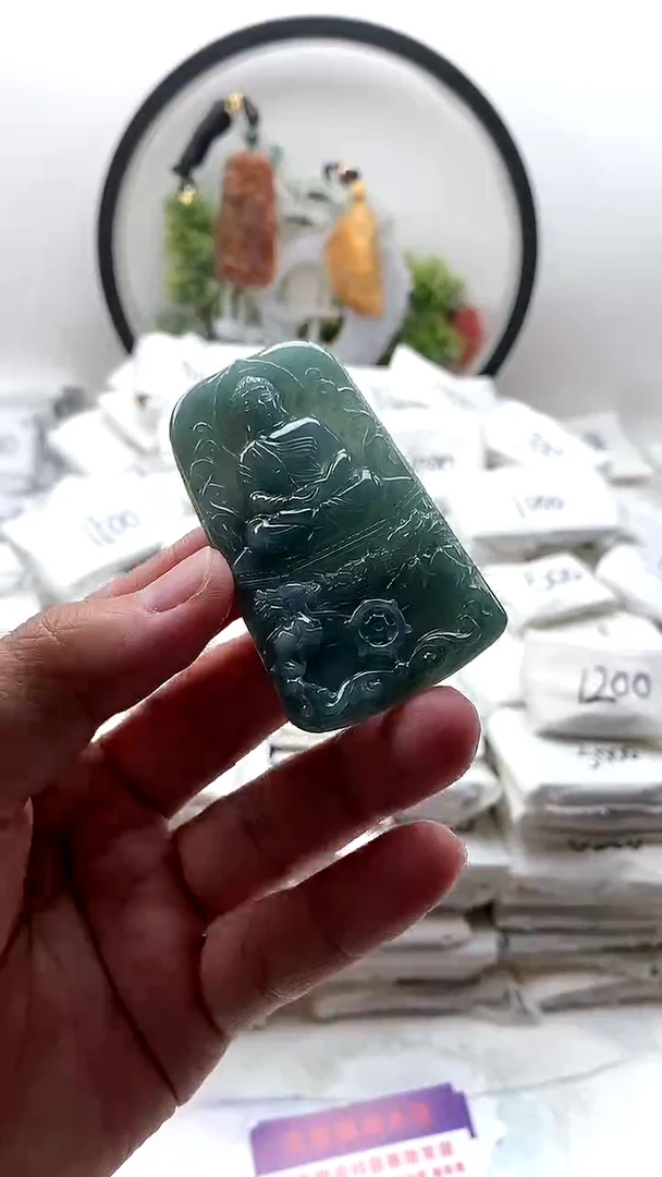 颈饰未镶嵌翡翠大日如来