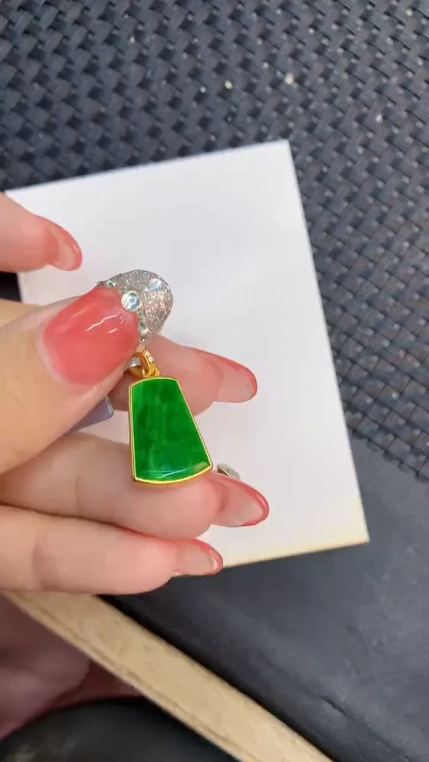 颈饰未镶嵌翡翠1