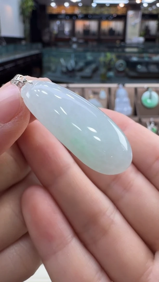 翡翠18K金镶嵌颈饰福瓜