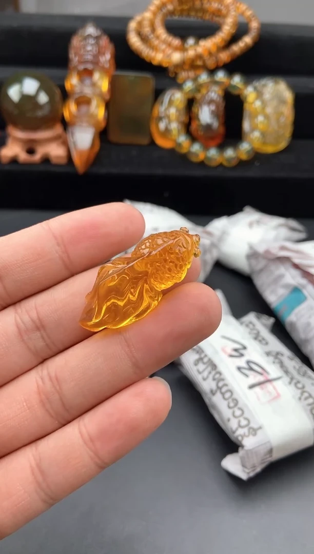 【闪购商品】琥珀颈饰未镶嵌金鱼吊坠