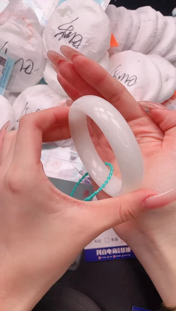 未镶嵌手镯和田玉8V60-60