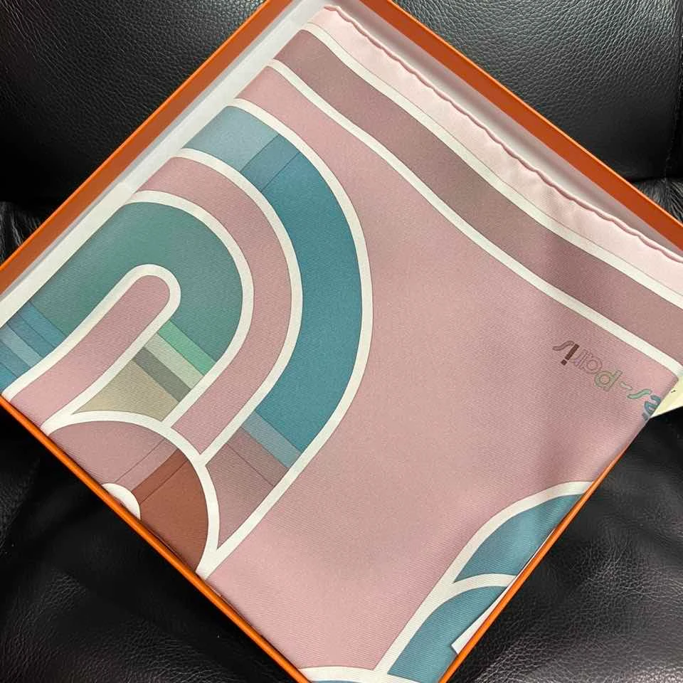 未使用 Hermes/爱马仕 【念念特价】 印花 桑蚕丝 90*90 丝巾