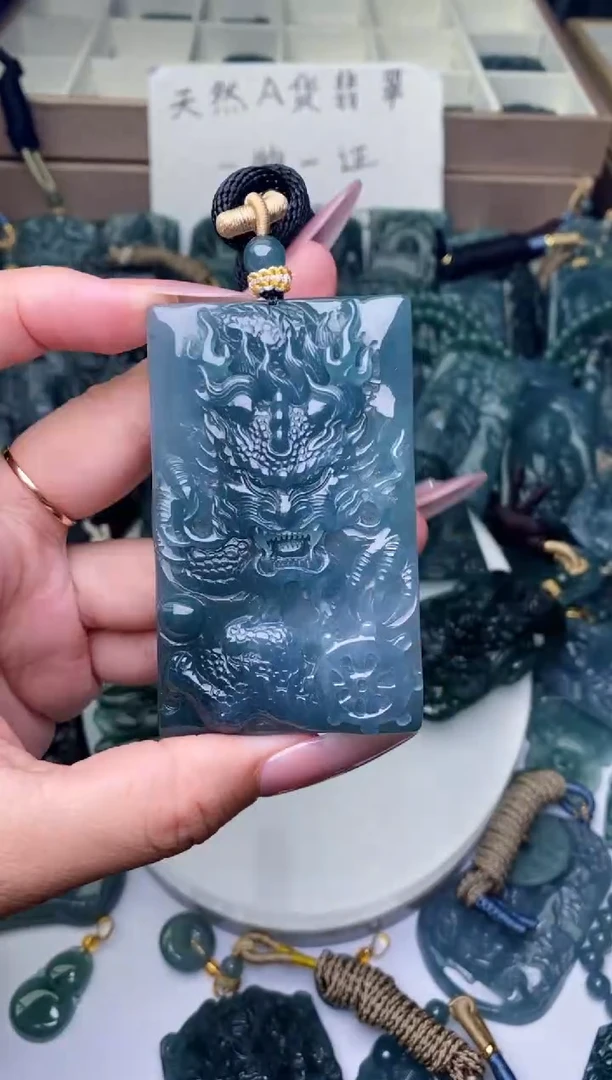 颈饰未镶嵌翡翠