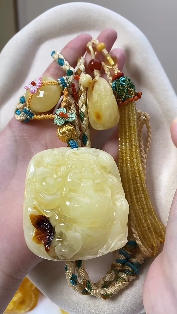 琥珀颈饰未镶嵌吊坠