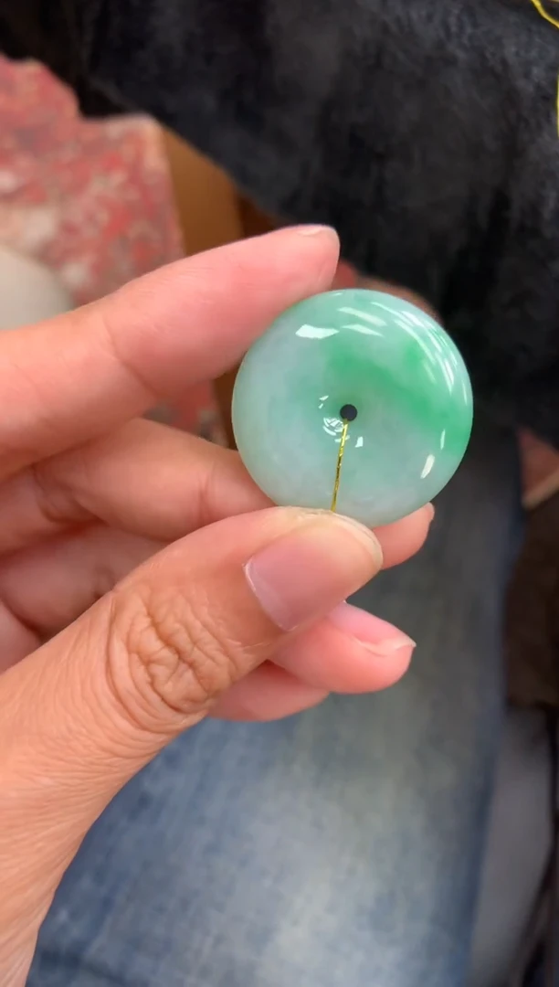 翡翠未镶嵌颈饰平安扣