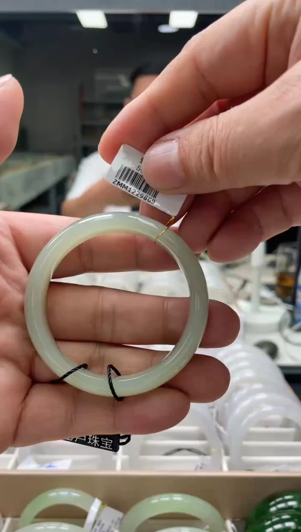 【闪购商品】和田玉手镯未镶嵌编码9869 圈口50-51