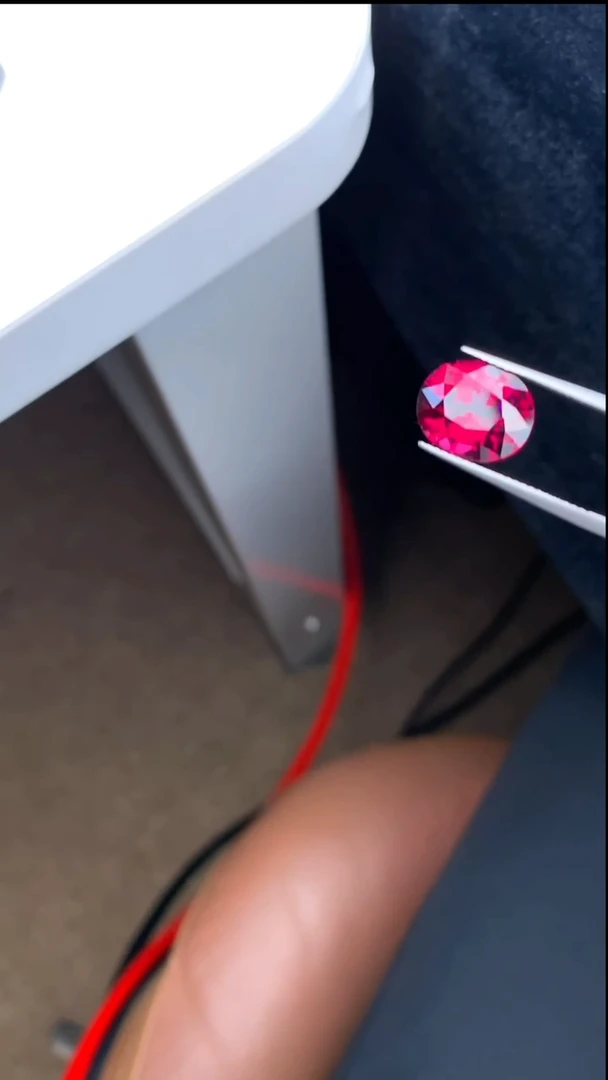 【闪购商品】石榴石裸石未镶嵌7.7克拉