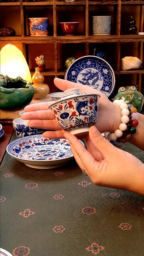 【手工手绘釉里红鱼藻盖碗】