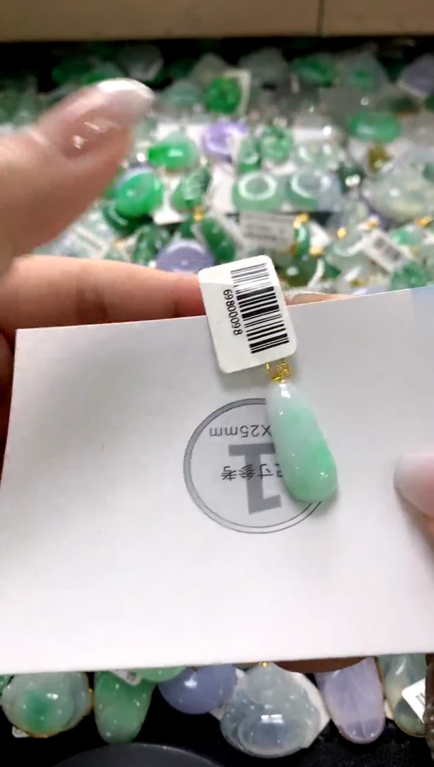 颈饰18K金镶嵌翡翠1111111111111111