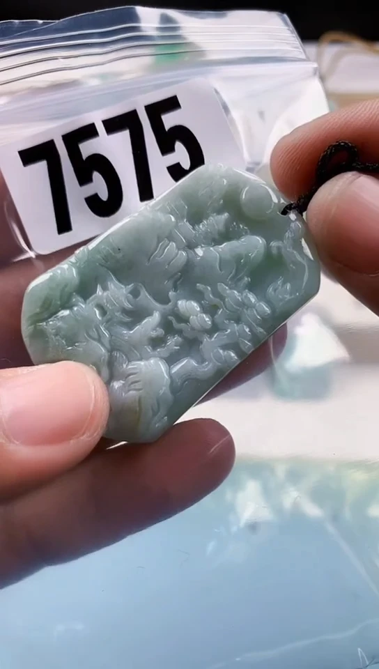 【闪购商品】翡翠挂件未镶嵌天然翡翠吊坠挂件