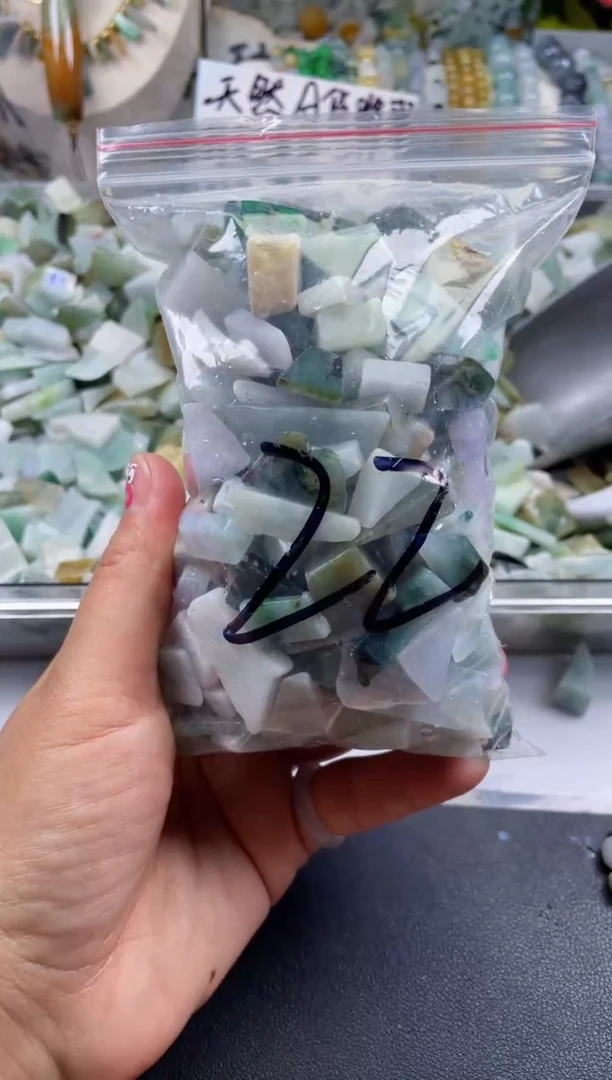 翡翠未镶嵌颈饰天然翡小号500克22