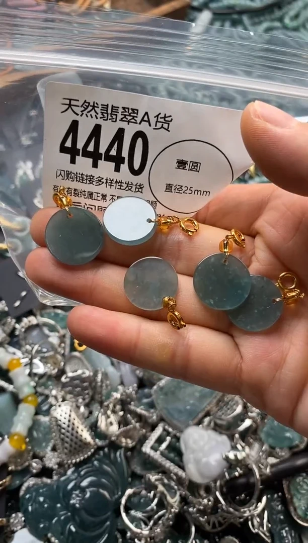 翡翠未镶嵌颈饰多样性发其一4440