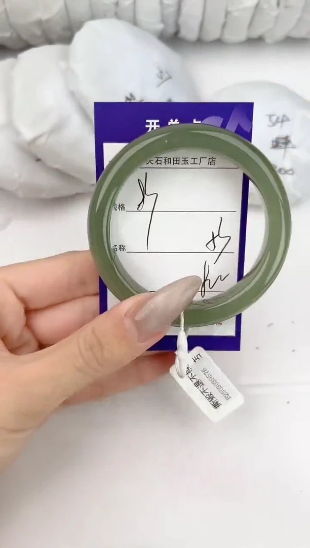 和田玉手镯未镶嵌83颜色微差无瑕疵