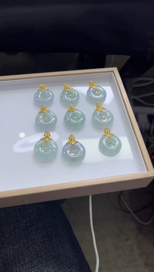 颈饰18K金镶嵌翡翠V377 /多样性发一件/配绳子
