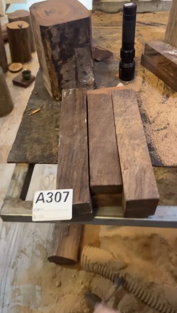 【闪购商品】染料紫檀（血檀）A307风车木一对