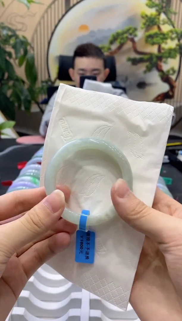 翡翠手镯未镶嵌9053
