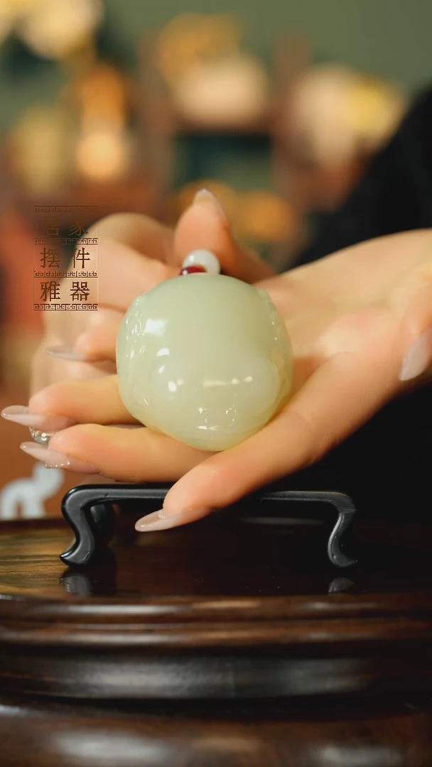 玉《三足金蟾》手把件摆件