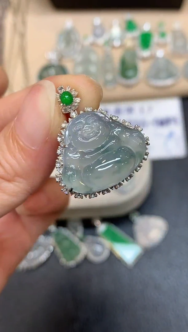 颈饰18K金镶嵌翡翠佛公【无服务费