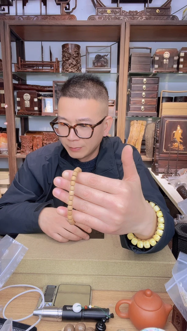 【闪购商品】乌木类书架415老山檀6*7直切单圈手串