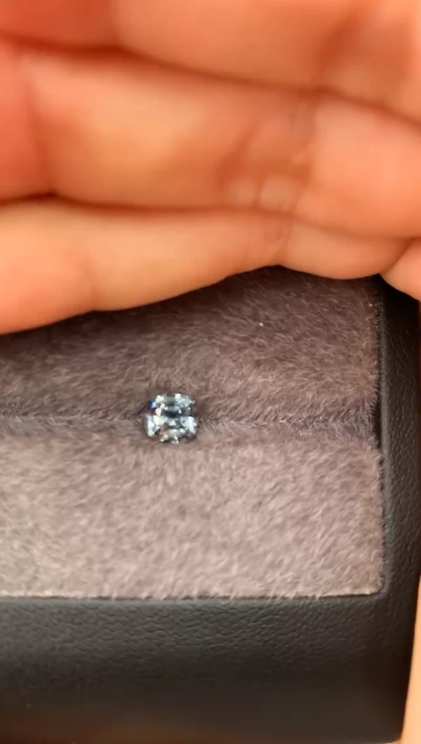 未镶嵌裸石定制尖晶石枕型 星空色调 0.99ct