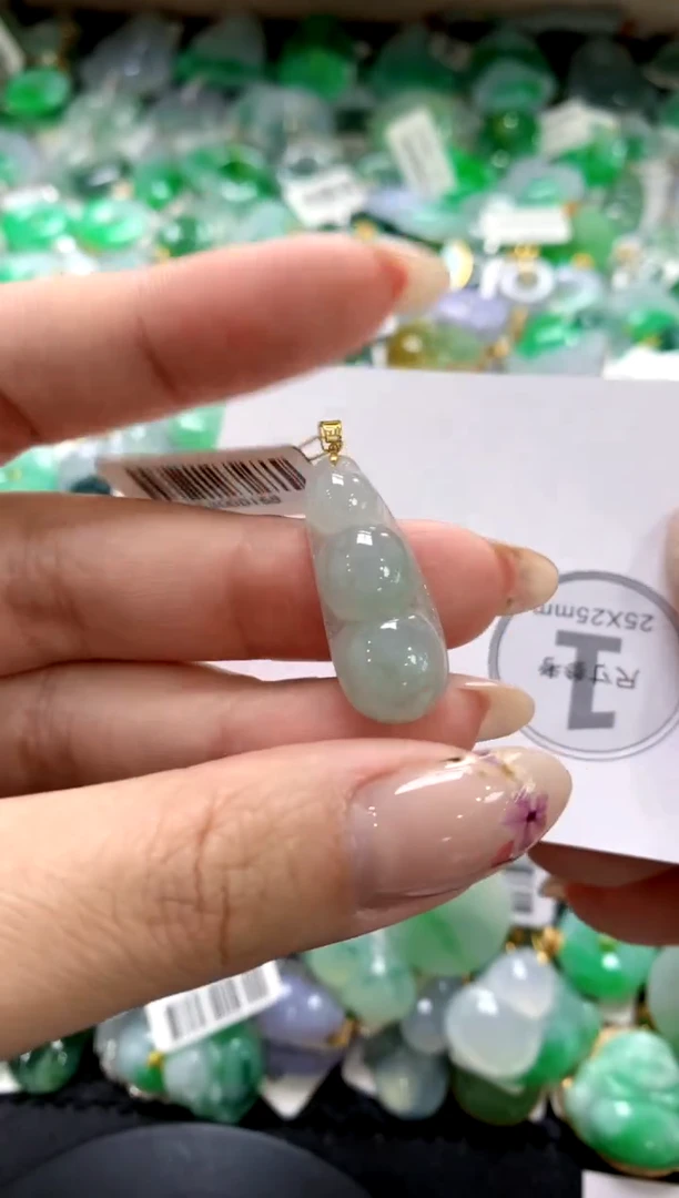 翡翠18K金镶嵌颈饰1111111111111111