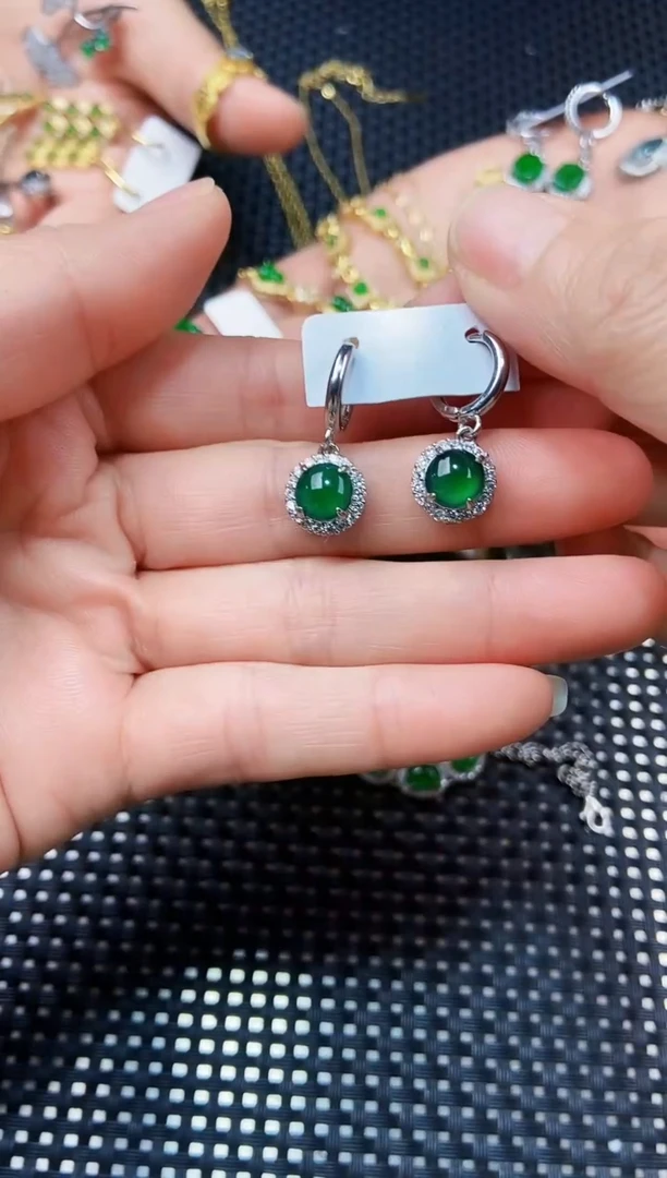 【闪购商品】翡翠耳饰未镶嵌11111111111