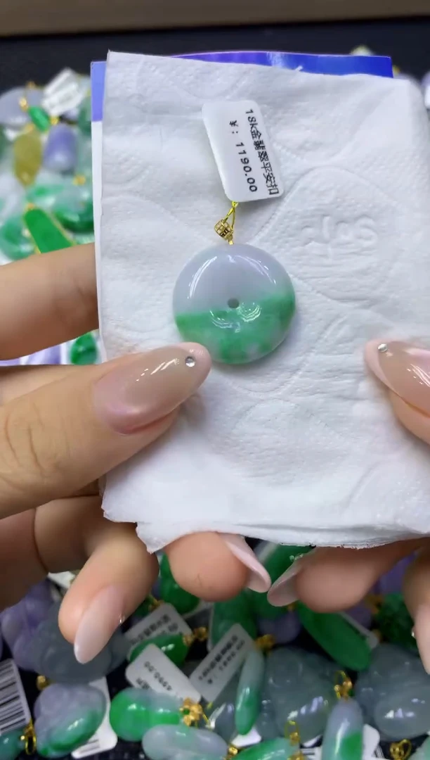 颈饰18K金镶嵌翡翠天然缅甸翡翠A货