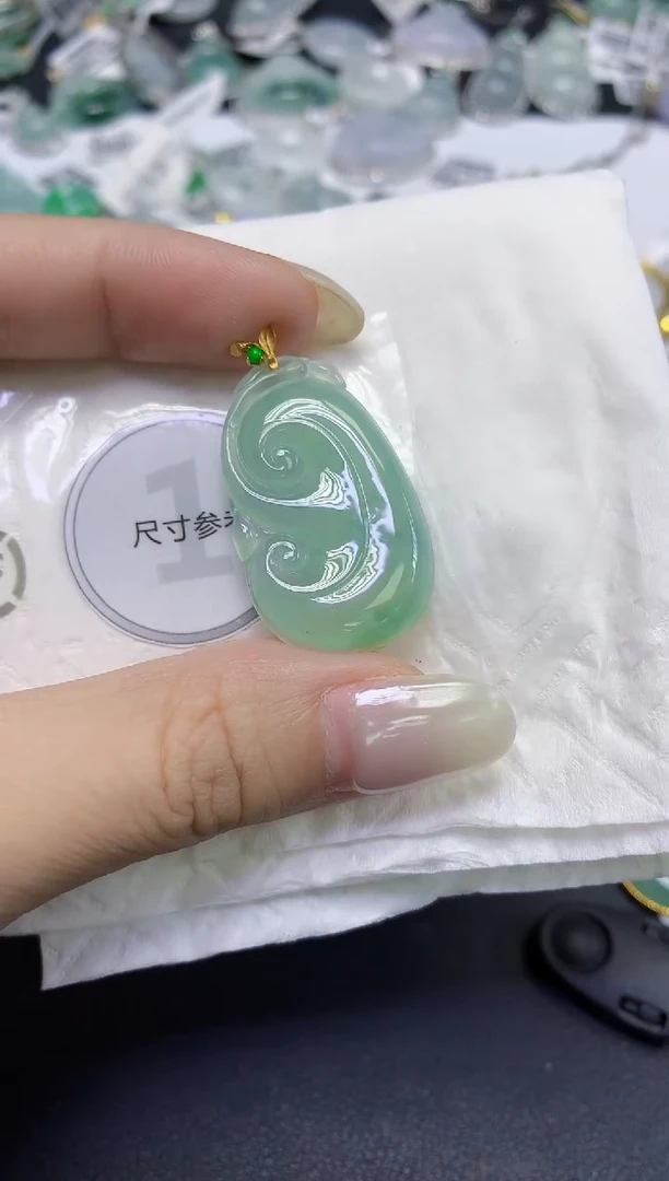 颈饰18K金镶嵌翡翠天然缅甸翡翠A货多样性发一件