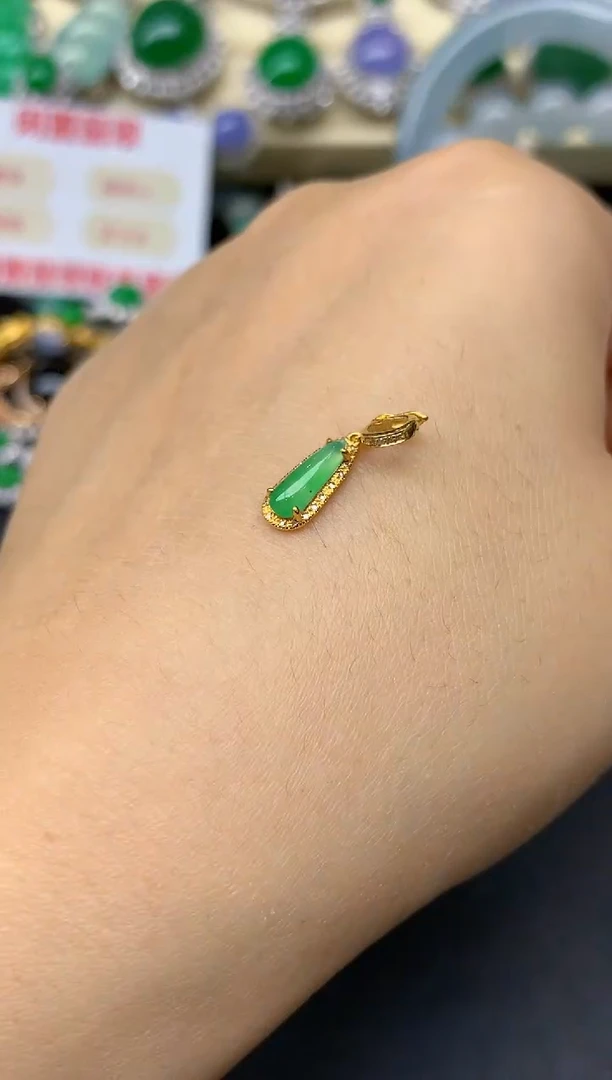 颈饰18K金镶嵌翡翠72-翡翠雪姐天天见