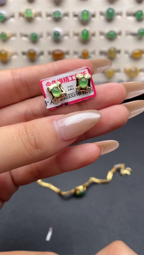 未镶嵌戒指翡翠一物一证一礼盒