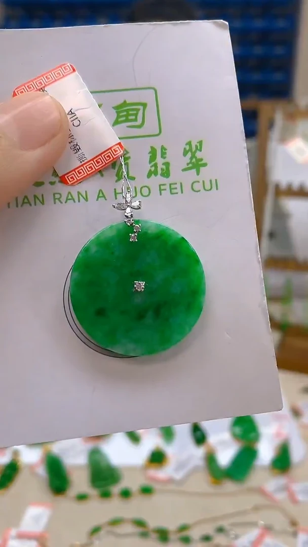 颈饰18K金镶嵌翡翠新号开播 全场乱卖