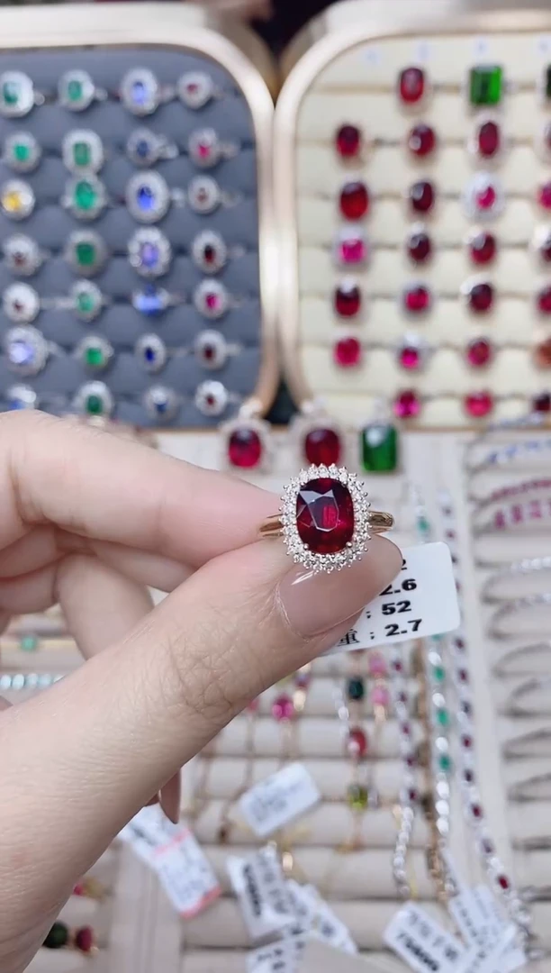 18K金镶嵌戒指红色碧玺-2.6ct鸽血红色