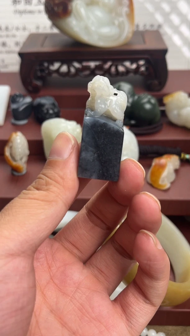 未镶嵌和田玉摆件和田玉三色青花印章