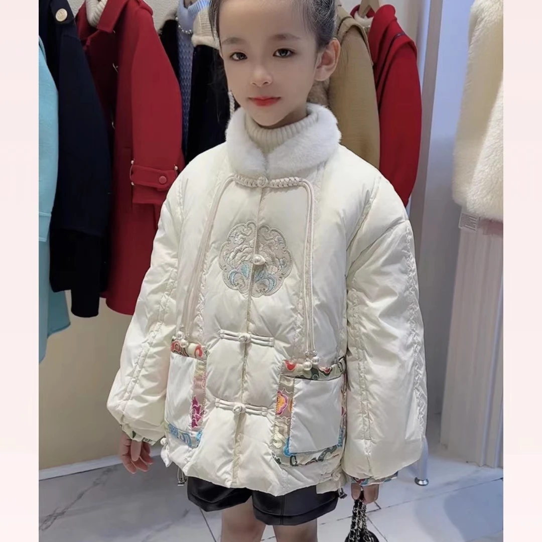 90白鸭绒刺绣女童羽绒服