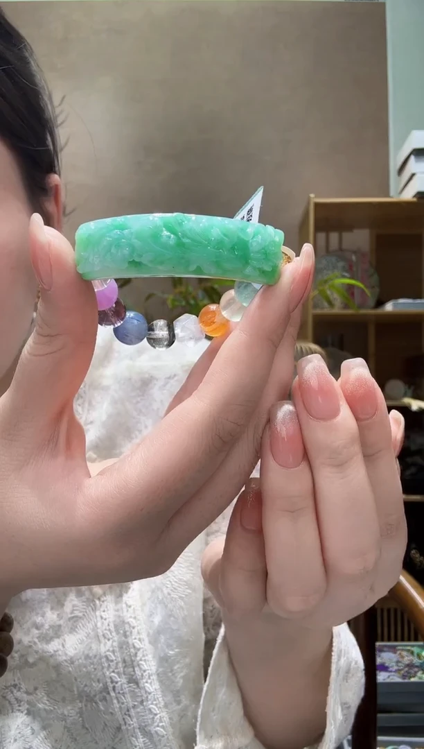 翡翠未镶嵌颈饰手牌