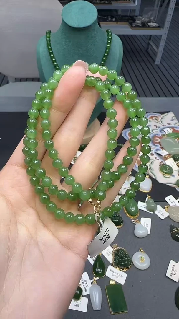 18K金镶嵌和田玉挂件1