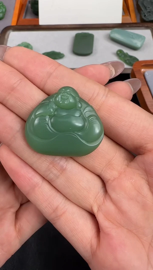 和田玉未镶嵌颈饰吊坠