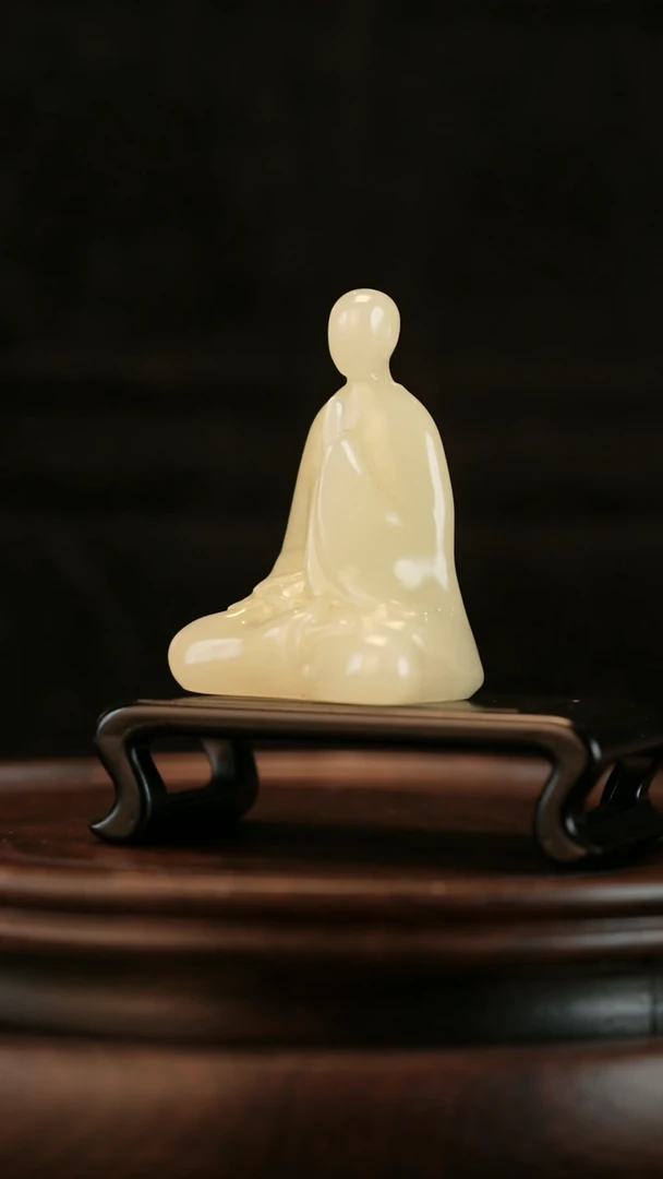 云南石竹叶青雕刻：禅悟