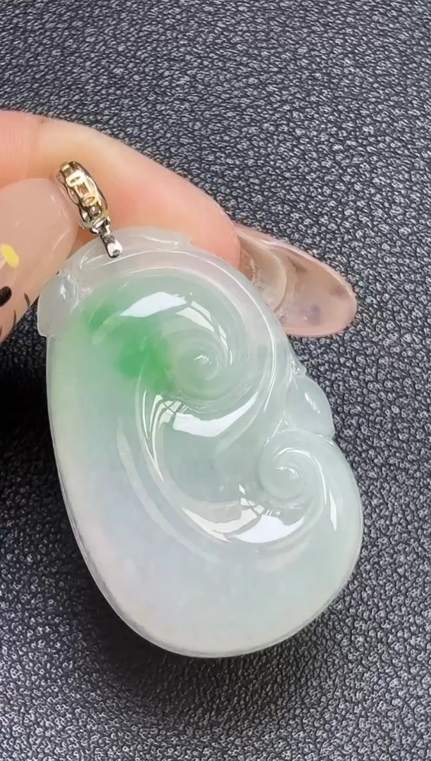 颈饰18K金镶嵌翡翠如意